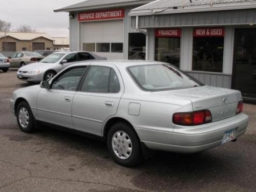 Photo of a 1994-1996 Toyota Camry in Platinum Metallic (paint color code 1A0)