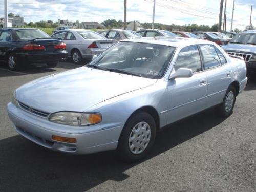 Photo of a 1994-1996 Toyota Camry in Platinum Metallic (paint color code 1A0)