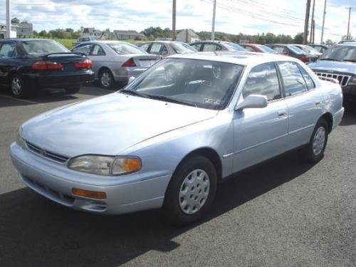 Photo of a 1996 Toyota Camry in Platinum Metallic (paint color code 1A0)