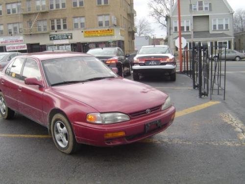Photo of a 1993-1995 Toyota Camry in Sunfire Red Pearl (paint color code 3K4