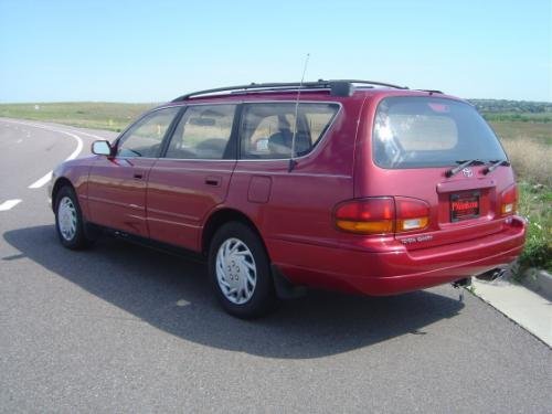 Photo of a 1993-1995 Toyota Camry in Sunfire Red Pearl (paint color code 3K4