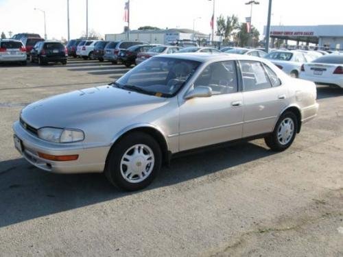 Photo of a 1993 Toyota Camry in Almond Beige Pearl (paint color code 4J1)