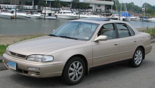 Photo of a 1994 Toyota Camry in Cashmere Beige Metallic (paint color code 4M9)