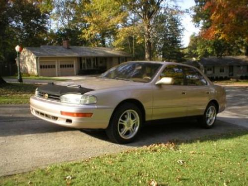 Photo of a 1994 Toyota Camry in Cashmere Beige Metallic (paint color code 4M9)