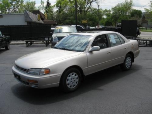 Photo of a 1994 Toyota Camry in Cashmere Beige Metallic (paint color code 4M9)