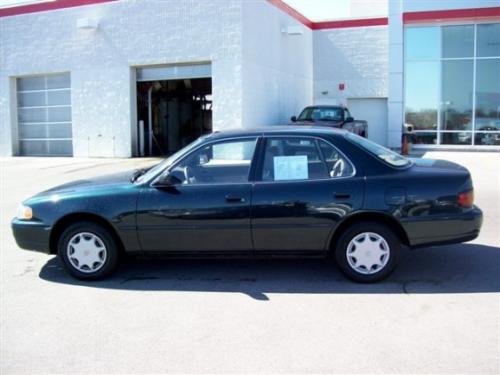 Photo of a 1995 Toyota Camry in Dark Emerald Pearl (paint color code 6M1)