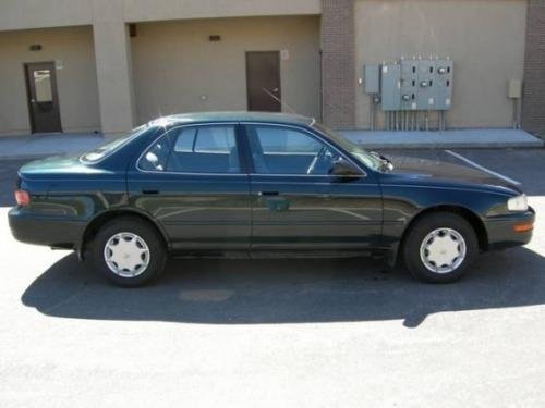 Photo of a 1992-1995 Toyota Camry in Dark Emerald Pearl (paint color code 6M1)