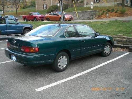 Photo of a 1996 Toyota Camry in Classic Green Pearl (paint color code 6P2)