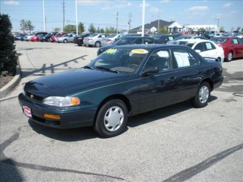 Photo of a 1996 Toyota Camry in Classic Green Pearl (paint color code 6P2)