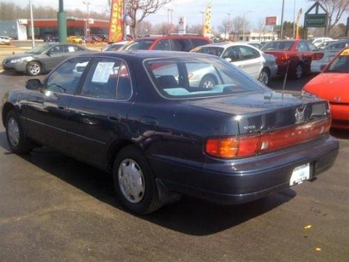 Photo of a 1993 Toyota Camry in Frosted Sapphire Pearl (paint color code 8J4