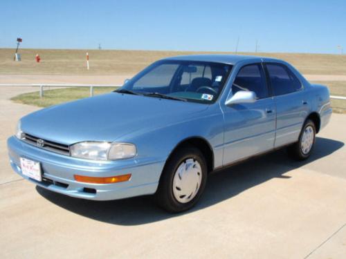 Photo of a 1993 Toyota Camry in Blue Haze Pearl (paint color code 8J6)