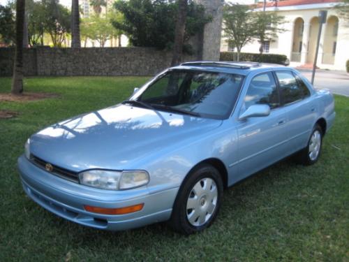 Photo of a 1993 Toyota Camry in Blue Haze Pearl (paint color code 8J6)