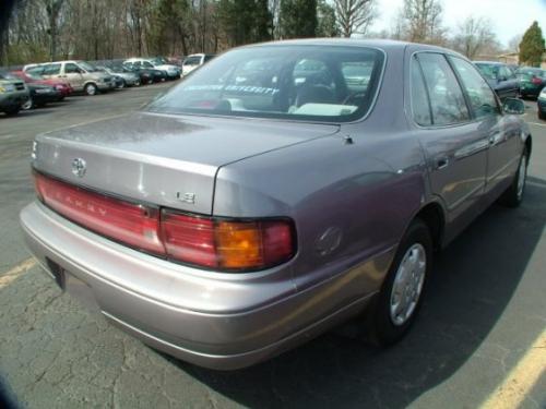 Photo of a 1992-1996 Toyota Camry in Silver Taupe Metallic (paint color code 923)