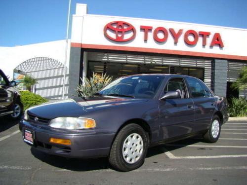 Photo of a 1996 Toyota Camry in Shadow Plum Pearl (paint color code 927)