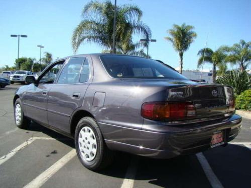 Photo of a 1996 Toyota Camry in Shadow Plum Pearl (paint color code 927)