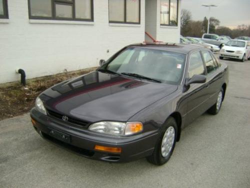 Photo of a 1996 Toyota Camry in Shadow Plum Pearl (paint color code 927)