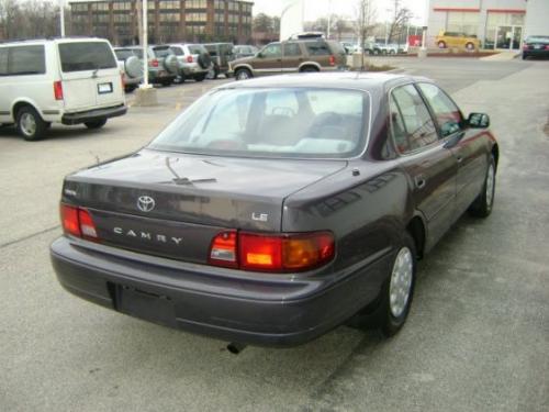 Photo of a 1996 Toyota Camry in Shadow Plum Pearl (paint color code 927)