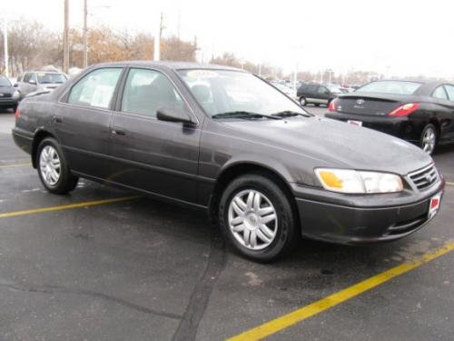 Photo of a 2000-2001 Toyota Camry in Graphite Gray Pearl (paint color code 1C6)