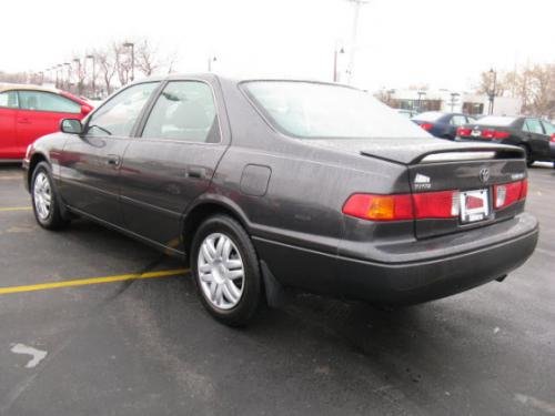 Photo of a 2000-2001 Toyota Camry in Graphite Gray Pearl (paint color code 1C6)