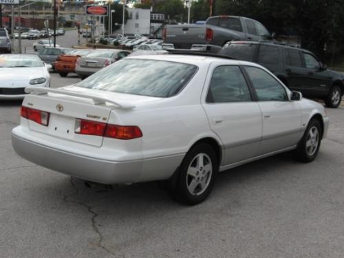 Photo of a 2001 Toyota Camry in Diamond White Pearl on Lunar Mist Metallic (paint color code 2GF)