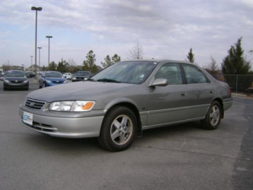 Photo of a 2001 Toyota Camry in Antique Sage Pearl on Lunar Mist Metallic (paint color code 2HG)