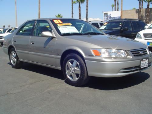 Photo of a 2001 Toyota Camry in Antique Sage Pearl on Lunar Mist Metallic (paint color code 2HG)