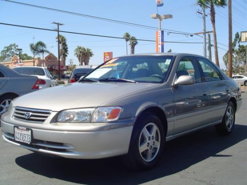 Photo of a 2001 Toyota Camry in Antique Sage Pearl on Lunar Mist Metallic (paint color code 2HG)