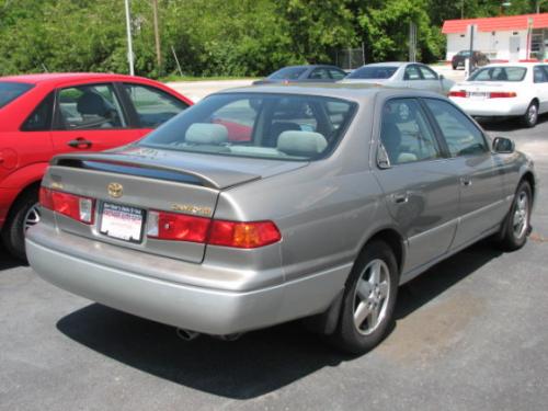 Photo of a 2001 Toyota Camry in Antique Sage Pearl on Lunar Mist Metallic (paint color code 2HG)