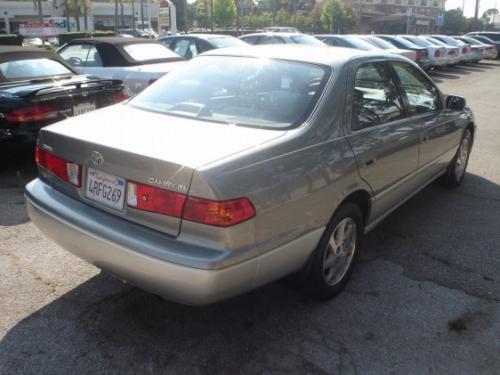 Photo of a 2001 Toyota Camry in Mineral Green Opalescent on Lunar Mist Metallic (paint color code 2HH)