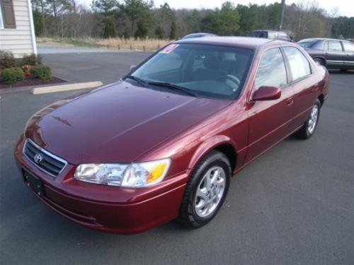 Photo of a 2001 Toyota Camry in Vintage Red Pearl (paint color code 3N6)