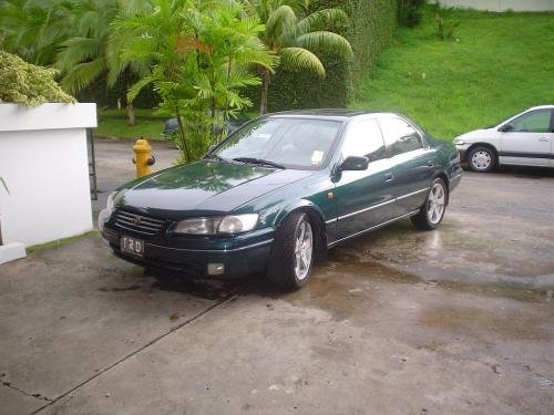 Photo of a 1997-1998 Toyota Camry in Classic Green Pearl (paint color code 6P2)