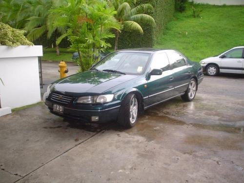 Photo of a 1998 Toyota Camry in Classic Green Pearl (paint color code 6P2)