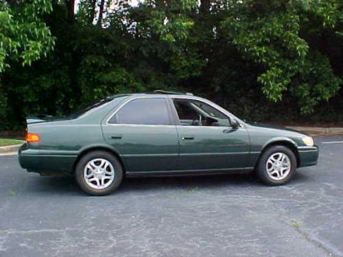 Photo of a 1999-2001 Toyota Camry in Woodland Pearl (paint color code 6R1)