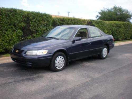 Photo of a 1997-1999 Toyota Camry in Blue Velvet Pearl (paint color code 8L3)