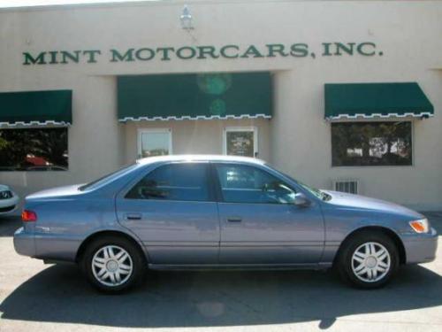 Photo of a 2000 Toyota Camry in Constellation Blue Pearl (paint color code 8N4)