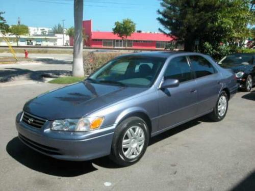 Photo of a 2000 Toyota Camry in Constellation Blue Pearl (paint color code 8N4)