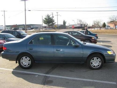 Photo of a 2001 Toyota Camry in Sailfin Blue Pearl (paint color code 8N7)