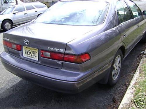 Photo of a 1997-1999 Toyota Camry in Blue Dusk Pearl (paint color code 930)