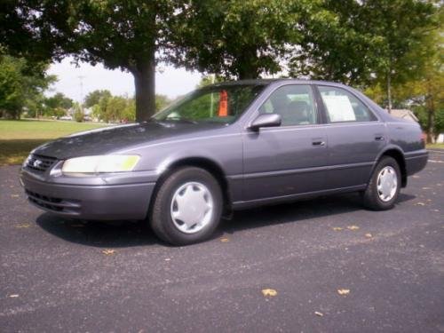 Photo of a 1997-1999 Toyota Camry in Blue Dusk Pearl (paint color code 930)
