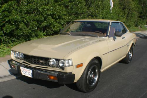 Photo Image Gallery & Touchup Paint: Toyota Celica in Beige (464)