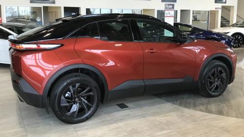 Photo of a 2026 Toyota C-HR in Midnight Black on Tandoori (paint color code M67)