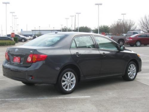 Photo of a 2009-2013 Toyota Corolla in Magnetic Gray Metallic (paint color code 1G3)