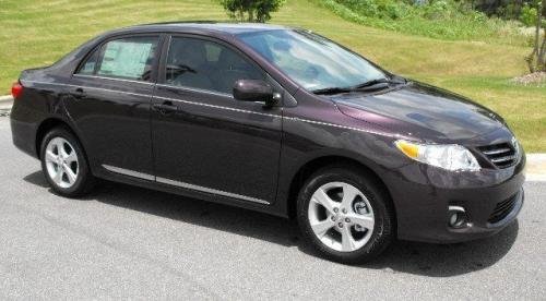 Photo of a 2013 Toyota Corolla in Black Currant Metallic (paint color code 9AH)