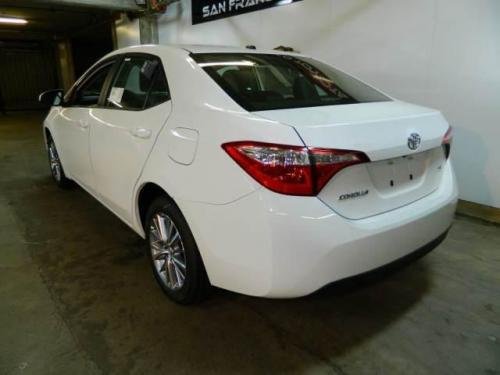 Photo of a 2018 Toyota Corolla in Super White (paint color code 040)