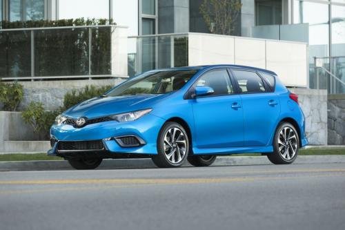 Photo of a 2016-2018 Toyota Corolla in Electric Storm Blue (paint color code 8X7)