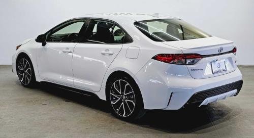 Photo of a 2020 Toyota Corolla in Super White (paint color code 040)