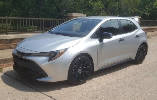 Photo of a 2019-2025 Toyota Corolla in Classic Silver Metallic (paint color code 2UF