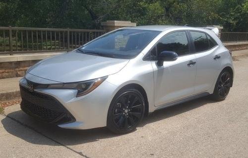 Photo of a 2020 Toyota Corolla in Classic Silver Metallic (paint color code 2UF)