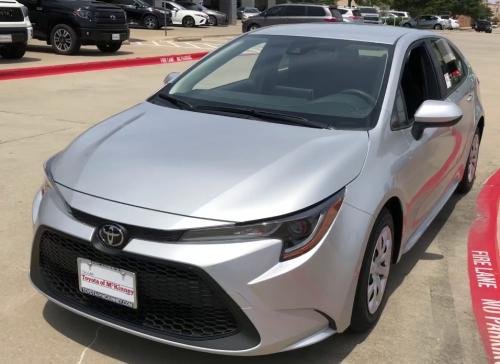 Photo of a 2019-2025 Toyota Corolla in Classic Silver Metallic (paint color code 2UF