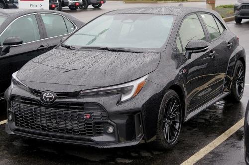 Photo of a 2023-2024 Toyota Corolla in Black (paint color code 202
